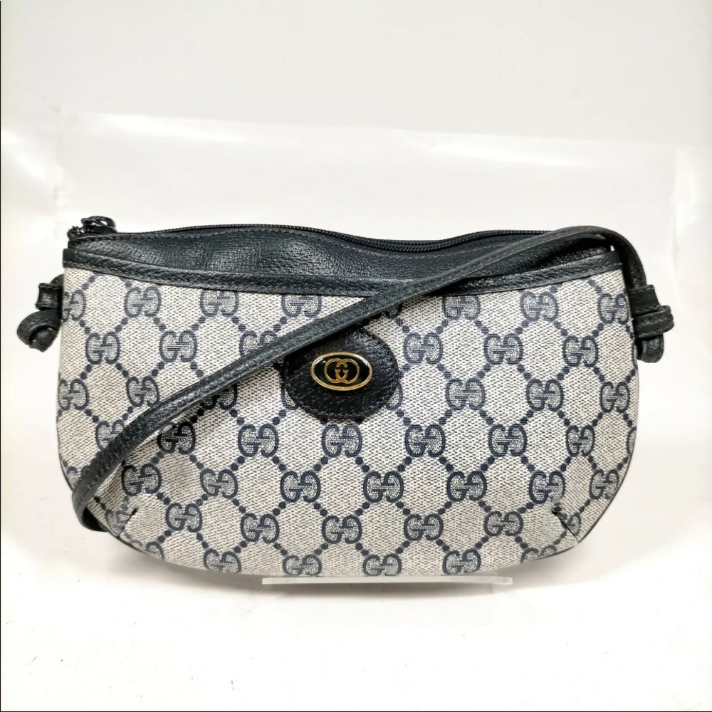 Vintage (trending) Gucci 💯 authentic shoulder bag blue/white PVC leather.